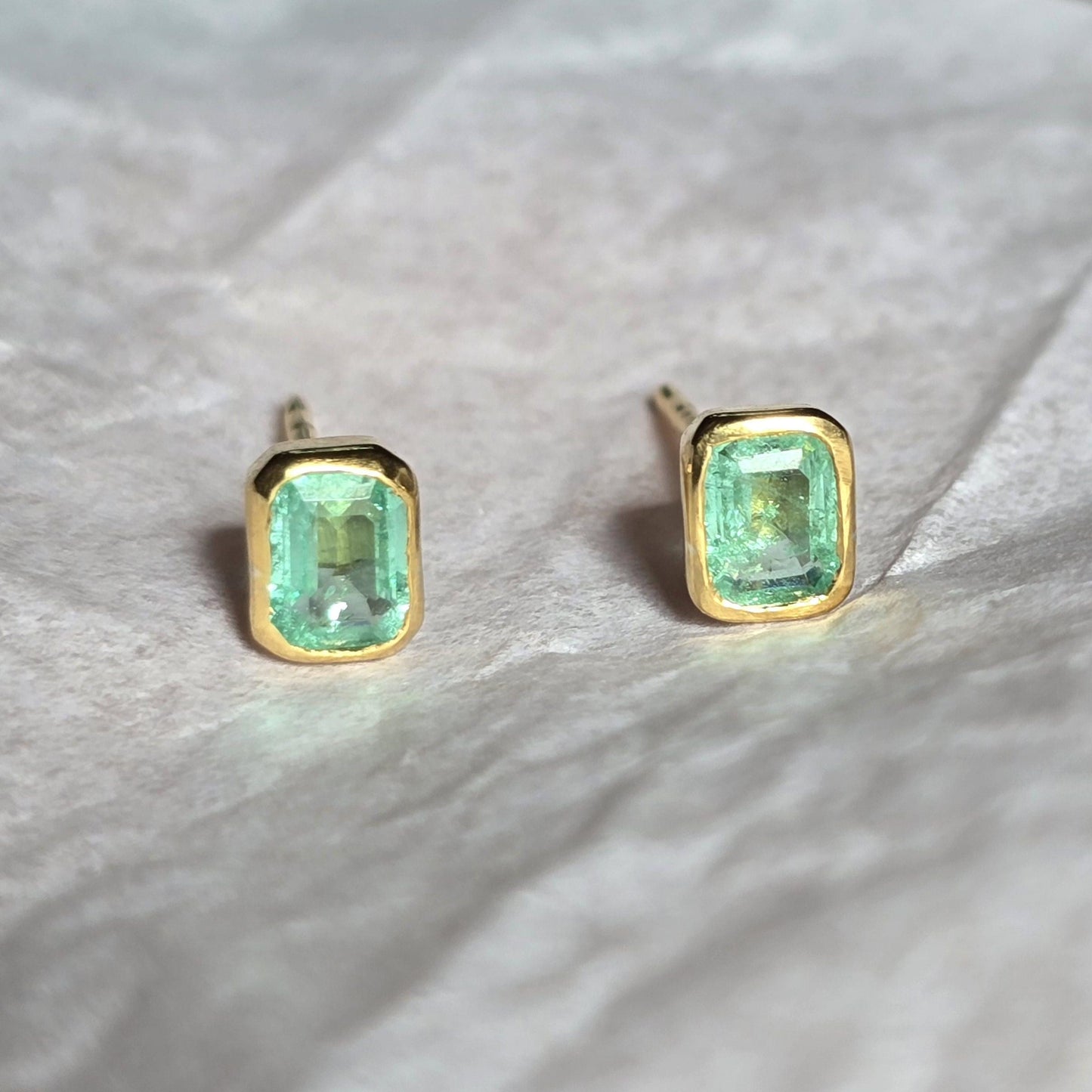 Natural Emerald Stud Earring, Colombian Emerald Solitaire Earring, Tiny Bright Emerald Octagon Bezel Dainty Birthstone Silver Earrings Gift