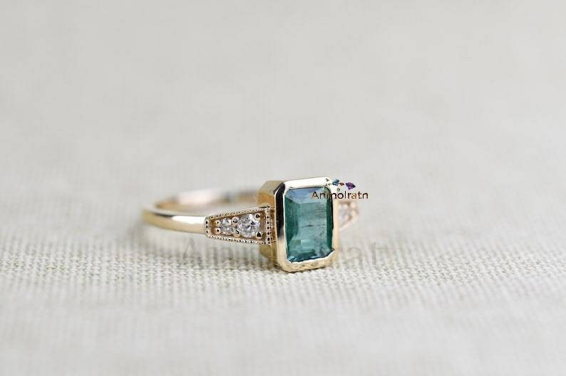 Vintage Emerald Ring With Diamond, 14k Emerald Cut Cluster Ring, Antique Emerald Bezel Set Dainty Ring Gift For Her, Bezel Set Emerald ring
