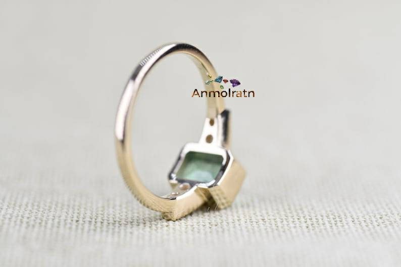 Vintage Emerald Ring With Diamond, 14k Emerald Cut Cluster Ring, Antique Emerald Bezel Set Dainty Ring Gift For Her, Bezel Set Emerald ring